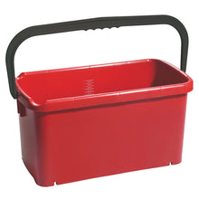 Der EIMER, VIERECKIG, PP von Haug Bürsten KG fasst 20 L (480x235x230 mm), besteht aus rotem Polypropylen und hat einen großen schwarzen Henkel. Der Innenraum ist leer, die Seiten sind glatt, der Boden leicht abgerundet.