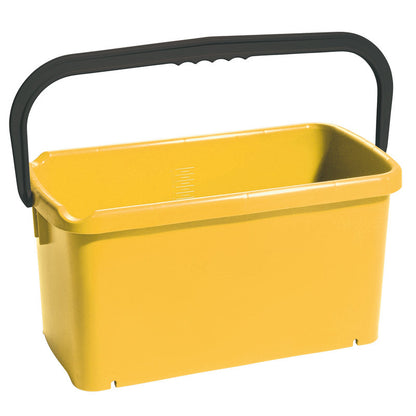 Der viereckige EIMER von Haug Bürsten KG aus Polypropylen (PP), 20L Fassungsvermögen (480x235x230mm), besticht in Gelb mit schwarzem, gebogenem Griff, glatter Oberfläche und inneren Markierungen zur einfachen Messung.