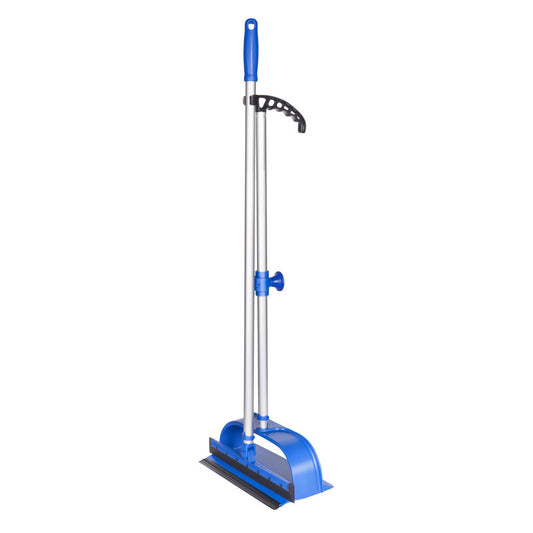 Der blau-silberne Haug Bürsten KG Gummiwischer (KEHRG.M.LANGEM ALU-STIEL) mit langem Aluminiumstiel, gebogenem Griff und Gummiklinge steht aufrecht - ideal für die Reinigung von Böden und Oberflächen. Inklusive 350x16x Wischer und Abfallhalter.