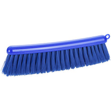 Der MEHLBESEN, ø 0,25MM WEICH 290X30X55MM von Haug Bürsten KG ist ein blauer Kunststoffbesen mit weichen Borsten und einer Aufhängeschlaufe, ideal für die Reinigung von Arbeitsflächen; isoliert dargestellt auf weißem Hintergrund.