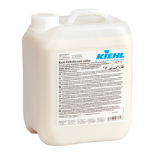 Weißer Kunststoffbehälter mit Griff und Schraubverschluss mit der Aufschrift "Kiehl Kiehl-Parketto-care-satina Matte Pflegedispersion für Holzböden 5 L" der Johannes Kiehl KG, mit Produktangaben und mehrsprachiger Anleitung. Verkauft in einem Karton mit 2 Flaschen.
