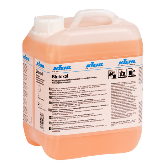 Ein 5-Liter-Behälter aus durchsichtigem Kunststoff von Kiehl Blutoxol Flüssiges Desinfektionsreiniger-Konzentrat von Johannes Kiehl KG, ideal für den Lebensmittelbereich. Die orange-rosafarbene Lösung entfernt Bakterien effektiv; Infos und Anleitung auf dem Etikett.