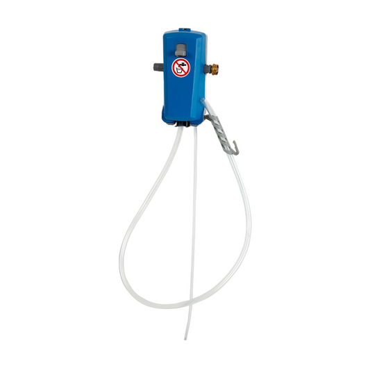 Der blaue Wandspender Kiehl DosiJet 1P-16L Multidosing Dispenser der Johannes Kiehl KG verfügt über zwei weiße Schläuche, einen grauen Hebel, einen Messinganschluss und einen Nichtraucher-Aufkleber; max: 16 L/min.