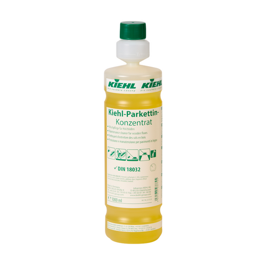 Eine durchsichtige Kunststoffflasche mit gelber Flüssigkeit mit der Aufschrift "Kiehl Parkettin-Konzentrat Wischpflege für Holzböden" der Johannes Kiehl KG, mit grünem und weißem Branding und Anwendungshinweisen auf dem Etikett.