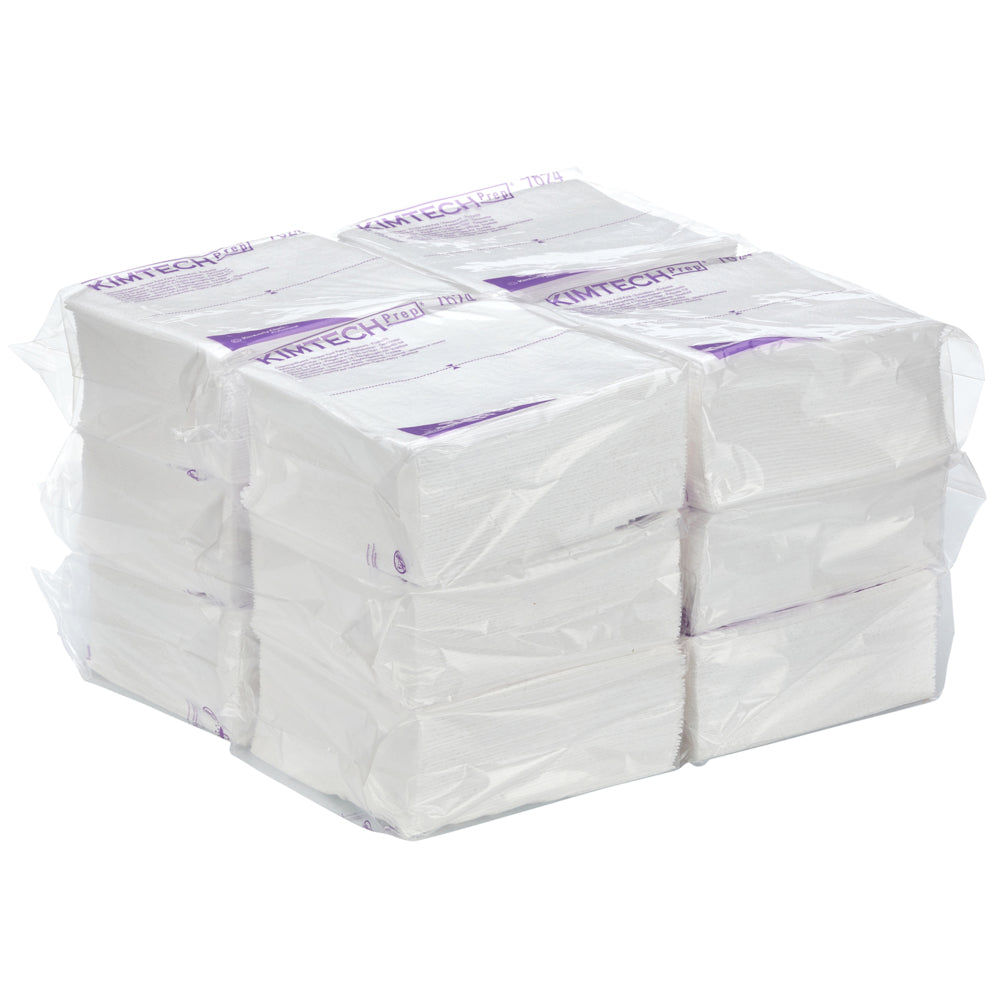 Zwölf in klarem Kunststoff verpackte Packungen weißer Kimtech® Pure Wischtücher der Kimberly-Clark GmbH sind gestapelt, mit violettem Text auf der Verpackung und den viertelgefalteten Blättern, die im Inneren teilweise sichtbar sind. Jede Schachtel enthält 12 Packungen mit 35 Blatt.