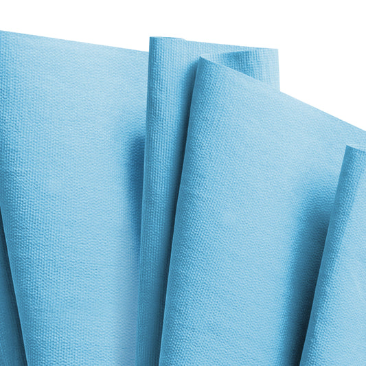 Mehrere WypAll® X80 PowerClean Reinigungstücher in stahlblau von Kimberly-Clark GmbH sind fächerförmig ausgelegt und zeigen ihre strukturierte Oberfläche.