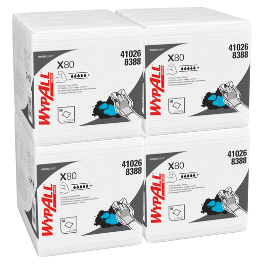 Vier Beutel WypAll® X80 PowerClean Viertelgefaltet Weiß von Kimberly-Clark GmbH (4 x 50 Tücher, Karton) sind in zwei Reihen gestapelt. Jede Packung ist mit Produktinfos beschriftet - ideal für die industrielle Reinigung.