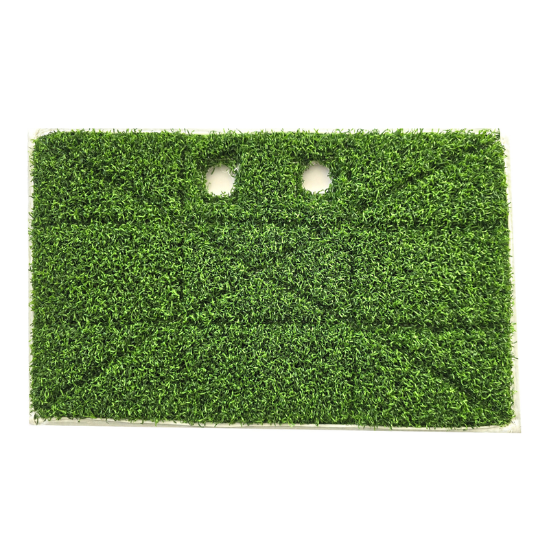 Das Numatic International GmbH Grasspad 390x230 mm | 1 Stück ist eine rechteckige Kunstrasenmatte mit einer strapazierfähigen, dichten Oberfläche und zwei runden Löchern an der Oberseite, abgebildet auf einem weißen Hintergrund.