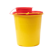 Der Auslaufartikel: Kanülen-Entsorgungsbox, 1,5 L, Serie PBS von AMPri Handelsgesellschaft mbH ist eine gelbe Kunststoffbox mit rotem Deckel und Griff für die medizinische Abfallentsorgung, abgebildet auf einem schlichten weißen Hintergrund.