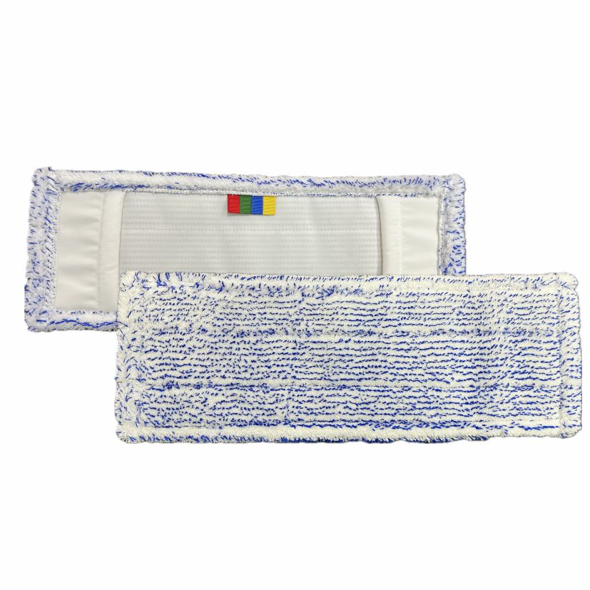 Zwei rechteckige Arcora Excellent Blue-White Fc-Mopp Pads mit blauen und weißen Fasern - eines mit strukturierter Reinigungsoberfläche, das andere mit Stoffschlaufen und Farbcodierung. Kompatibel mit den Systemen der Arcora International GmbH.