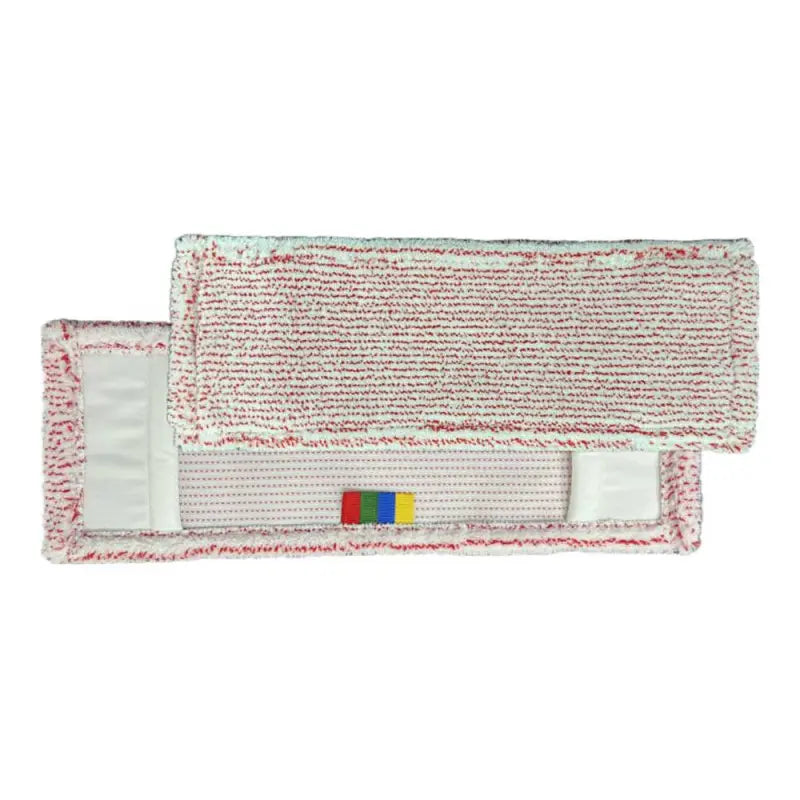 Zwei rechteckige Arcora Excellent Rot-Weiß Fc-Mopp Mit Farbcodierung Ohne Deckblatt Mopps der Arcora International GmbH aus weißem Stoff mit roten Streifen; ein Pad liegt flach, das andere ist für die Präsentation teilweise gestapelt.