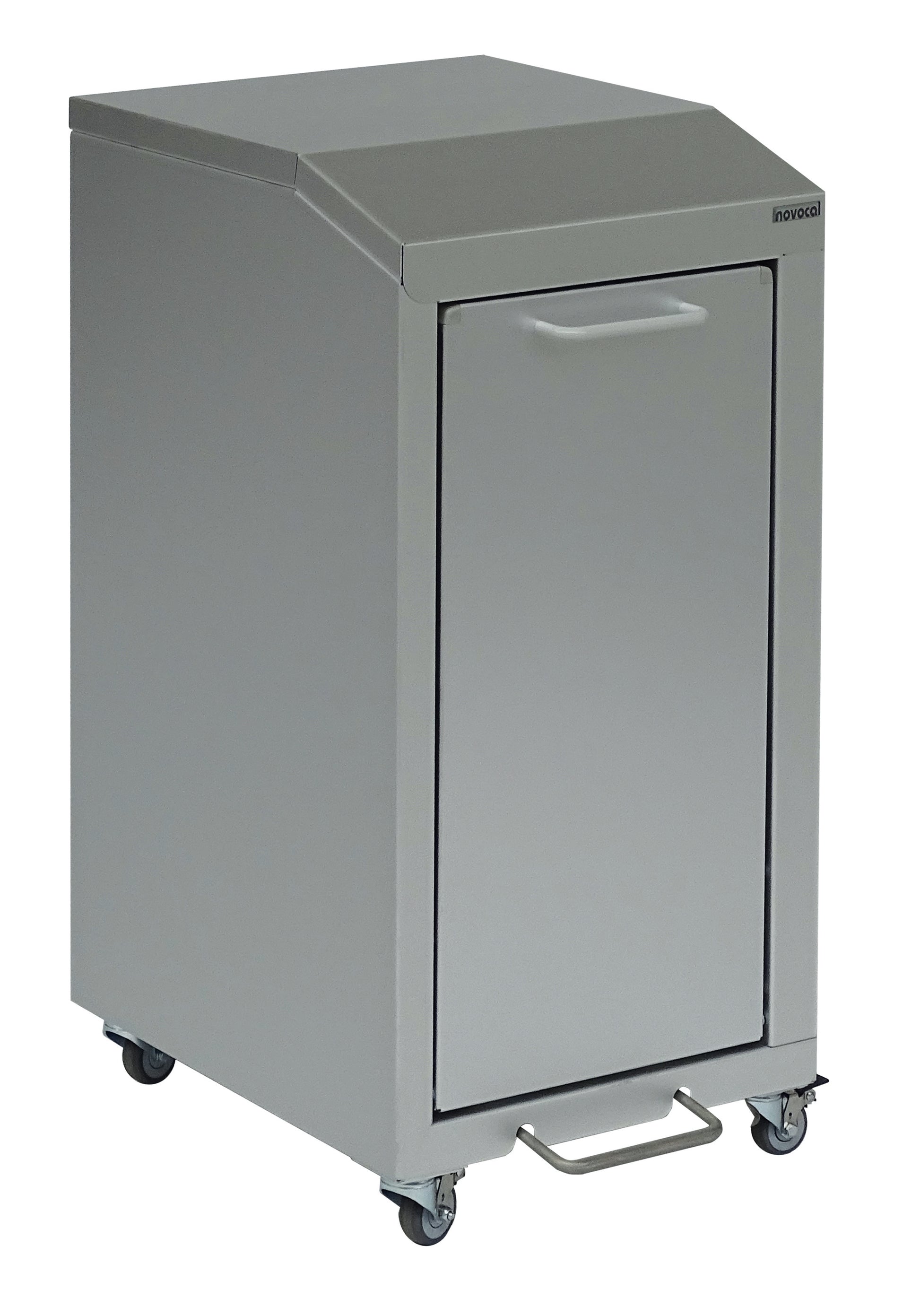 Der Novocal Wertstoffschrank Serie 3000 Einfachsammler ist ein Aufbewahrungswagen aus Aluminium mit einem Griff, einer Fronttür und vier elektrisch leitfähigen Rädern für einfache Mobilität. Die Packung enthält 1 Stück.