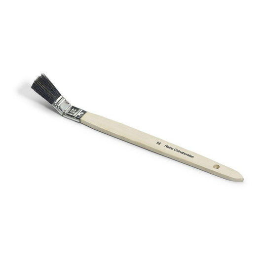 Der Nölle Profi Brush Fugenpinsel verfügt über einen dünnen, abgewinkelten Holzgriff mit kleiner Bohrung und teilweise sichtbarem Schriftzug. Seine glänzende Metallzwinge hält rein schwarze Borsten, perfekt für präzise, kunstvolle Striche.
