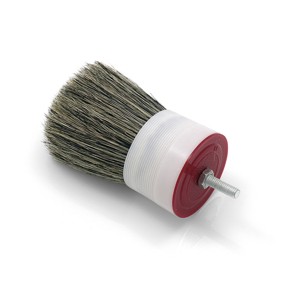 Der Nölle Profi Brush Industrie-Winkelpinselkopf verfügt über ein rundes, handliches Design mit einer dichten grauen Borstenmischung und einem rot-weißen Kunststoffgriff, komplett mit einer Metallstange mit Gewinde für detaillierte Malarbeiten.