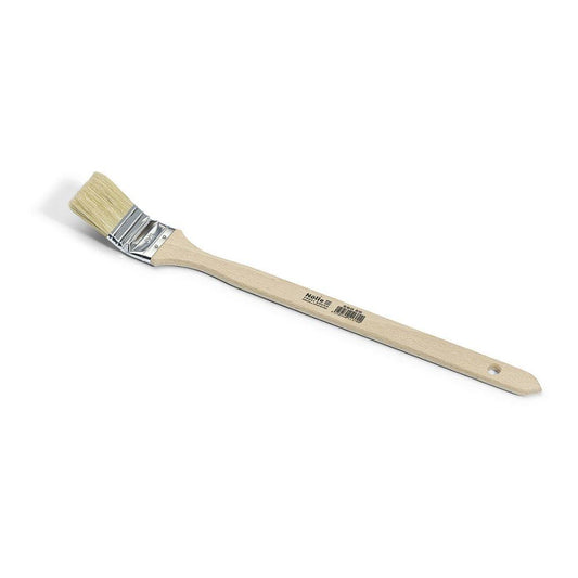 Der Nölle Profi Brush Maler-Heizkörperpinsel besticht durch einen langen Holzstiel mit Aufhängeloch, Barcode, abgewinkelte Borsten und eine vernickelte Zwinge, die die hochwertige Naturborstenmischung sicher bindet.
