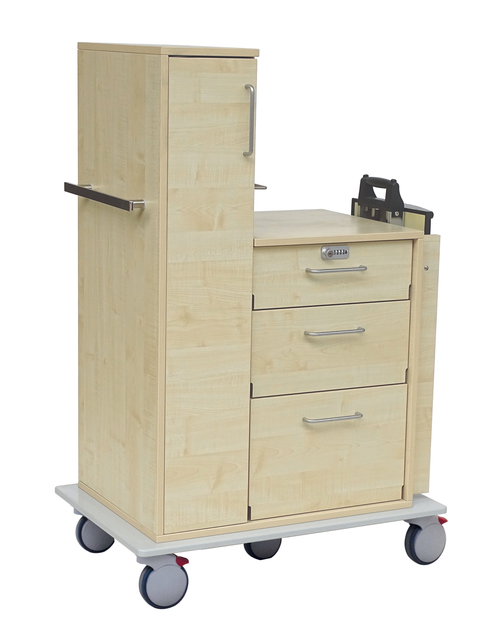 Der Novocal Patientenwagen zeichnet sich durch ein helles Holzdesign mit drei Schubladen, einem hohen Seitenschrank und einem Klemmbretthalter aus. Sein Vollkunststoffplatten-Fahrgestell sorgt für reibungslose Mobilität. Metallgriffe, abschließbare Schublade und rot-graue Räder bieten sicheren Transport.