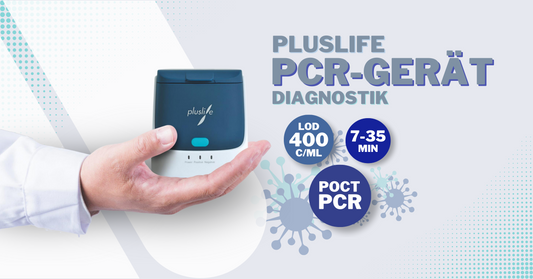 Eine Person im weißen Laborkittel hält ein Pluslife PCR-Gerät in der Hand. Der Text auf dem Bild lautet „Pluslife PCR-Gerät Diagnostik“ zusammen mit den Spezifikationen: „LOD 400 C/ML“, „7-35 min“ und „POCT PCR“. Im Hintergrund sind abstrakte wissenschaftliche Grafiken zu sehen.