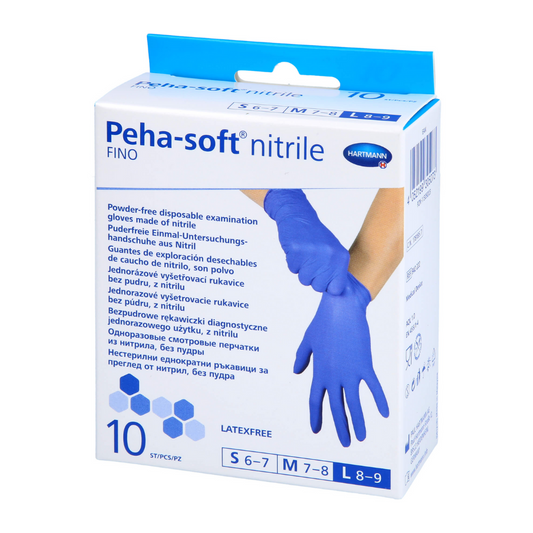 Eine Schachtel Einmalhandschuhe Peha-soft® nitrile fino der Paul Hartmann AG, puderfreie Einmal-Untersuchungshandschuhe. Auf der Verpackung sind die verfügbaren Grössen aufgeführt und es wird darauf hingewiesen, dass die Handschuhe latexfrei sind, mit mehrsprachiger Produktinformation.