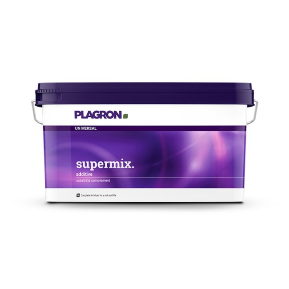 A rectangular container with Plagron Supermix – natural fertilizer from Bertels B.V. with a purple and white label featuring the words “Universal” and “Substrate Supplement” improves soil quality for optimal plant growth and has a convenient handle for easy handling.