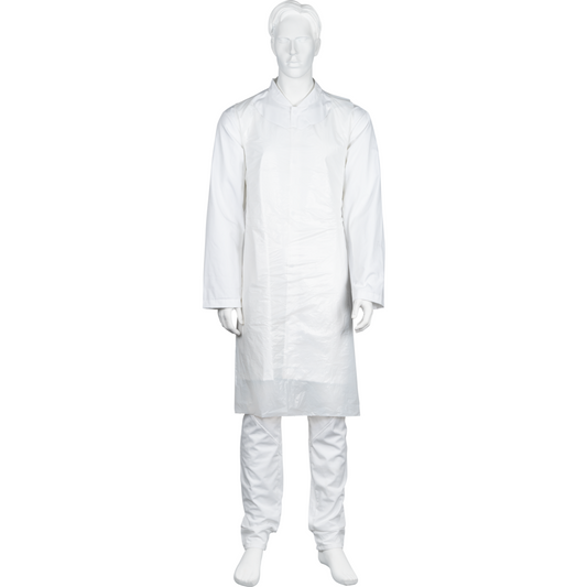 Eine Schaufensterpuppe steht aufrecht vor einem schlichten weißen Hintergrund, bekleidet mit einem weißen Laborkittel und einer Hose, und trägt eine Abena Re-Seller GmbH Einwegschürze (geblockt, 75x125 cm, 18 my LDPE, weiß). Packung: 50 Paare.
