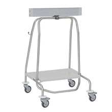 Der Novocal Abfallsammler "Genius" verfügt über einen Metallrohrrahmen, 4 Räder, eine flache untere Ablage, eine obere rechteckige Stange, seitliche Haken und ein Pedal für 40-Liter-Beutel (Klemmring). Geeignet für den medizinischen Gebrauch.