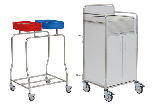 Zwei Novocal Stationswagen: einer mit zwei farbcodierten Behältern (rot/blau) auf einem vollverschweißten Edelstahlrahmen, und einer als weißer fahrbarer Schrank mit Rolltop-Fach - ideal für Krankenhäuser. Marke: Novocal.