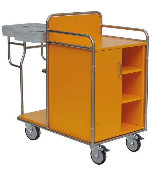 Der Novocal Stationswagen aus Edelstahl mit rundum verschweißten Rohrverbindungen bietet drei Ablageflächen, geschlossenes Schrankfach, seitlichen Dual-Behälter und vier Rollen für optimale Mobilität. Packung: 1 Stück.