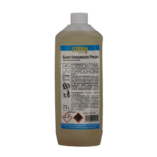 Die 1-Liter-Flasche STERN Sanitärreiniger Profi der Stern Waschmittel GmbH hat einen weißen Verschluss, ein deutsches Etikett mit Anwendungshinweisen für die Badreinigung, Sicherheitshinweisen und Gefahrensymbolen und enthält eine hellgelbe Flüssigkeit, die als Kalkentferner wirkt.