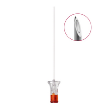 Die B. Braun Spinocan®-Nadel (0,33 x 120 mm, G 29, 4 3/4") von B. Braun Deutschland GmbH & Co. KG verfügt über einen durchsichtigen Kunststoffschaft mit orangefarbener Basis, eine abgeschrägte Metallspitze für Präzision und ist ideal für medizinische Eingriffe.