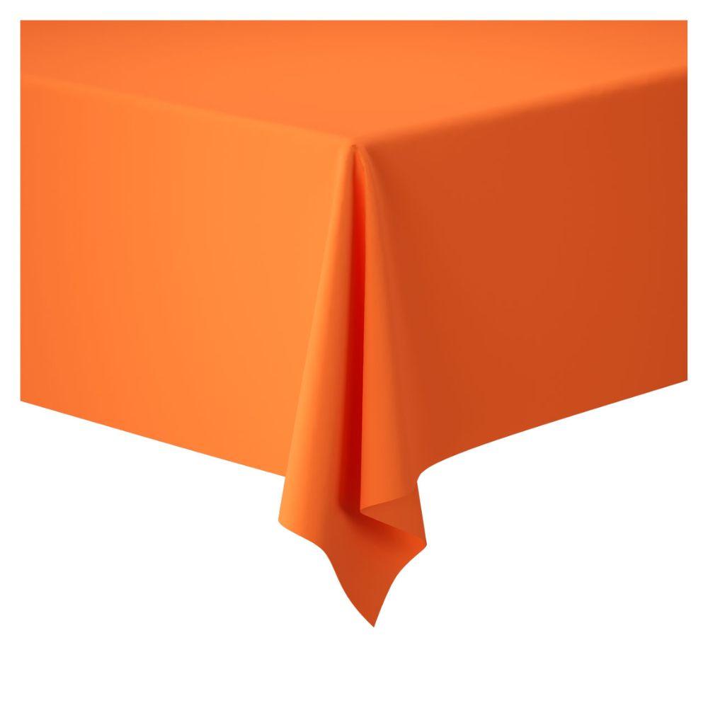 Eine Dunicel-Tischdeckenrolle (1,18 m x 25 m) der Duni GmbH in Orange deckt einen rechteckigen Tisch mit herabhängender Ecke vor weißem Hintergrund ab – perfekt für die flexible Tischdekoration bei großen Veranstaltungen.