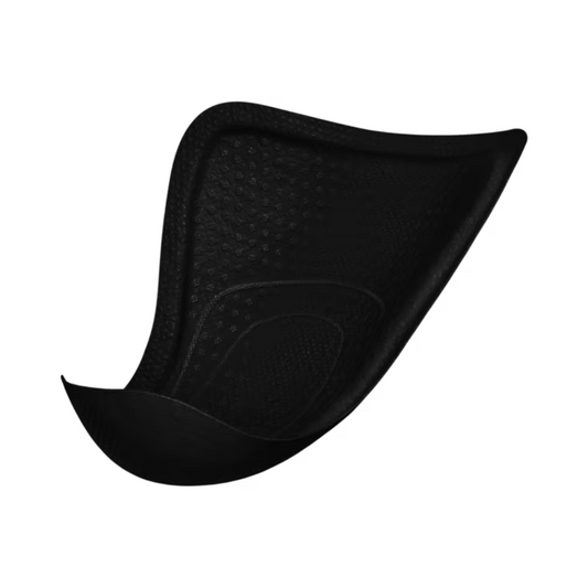 Wir präsentieren das TENA Men Active Protective Shield Extra Light in elegantem Schwarz. Diese ergonomisch geformte Einlegesohle verfügt über ein geschwungenes Design und spezielle Fußgewölbe-Stützbereiche, die als Schutzschild für Ihre Füße dienen. Mit einer strukturierten Polsterung versehen, bietet sie außergewöhnlichen Komfort und Halt. Erhältlich in einer Packung mit 14 Stück von der renommierten Marke TENA der Essity Germany GmbH. Präsentiert auf einem schlichten weißen Hintergrund.