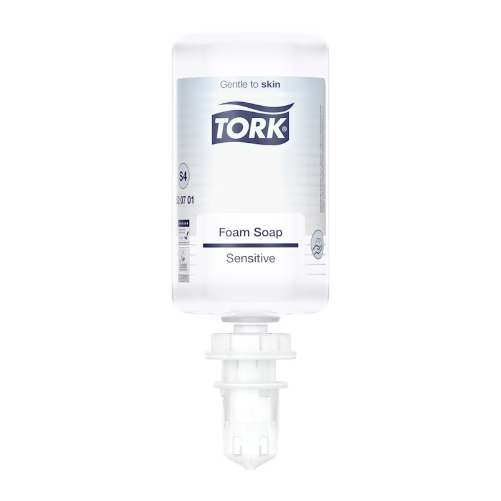 The Tork 520701 Sensitive Hand Foam Soap Premium S4 (1000 ml) from TORK – Essity Professional Hygiene Germany GmbH is delivered in a transparent bottle with a bottom dispenser. The label reads "Gentle on the skin", "Foam soap", "Sensitive", and it is ECARF-certified.
