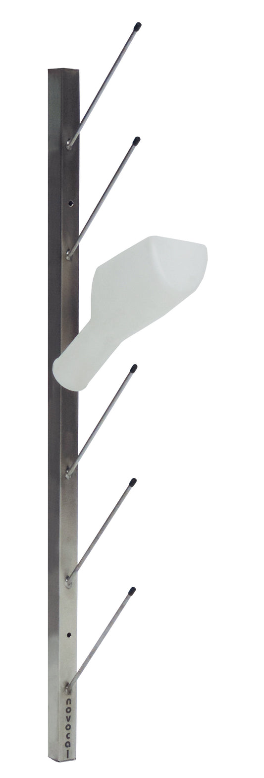 Platzsparende Aufbewahrung: Die Novocal Urinflaschen-Wandhalterung aus Edelstahl bietet Platz für 6 Urinflaschen und eignet sich ideal zum Übertrocknen an der Wand. Maße: 30 x 210 mm, 1 Stück.