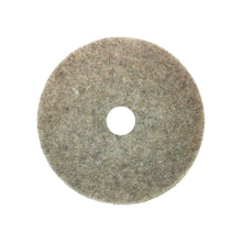 Das Arcora Ultra-High-Speed Pad High-Gloss von Arcora International GmbH ist ein rundes, flaches, graues Pad mit Mittelloch und leicht rauer Textur, ideal für Hochglanzlackierungen auf mittelharten bis harten Fußbodenbeschichtungen.