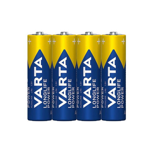 Vier Varta Longlife Power 4906 AA Batterien sind nebeneinander angeordnet. Diese Hochleistungsbatterien, im Viererset verpackt, weisen ein blau-gelbes Design auf, auf dem das Varta AG-Logo und der Text „LONGLIFE POWER“ deutlich zu sehen sind.