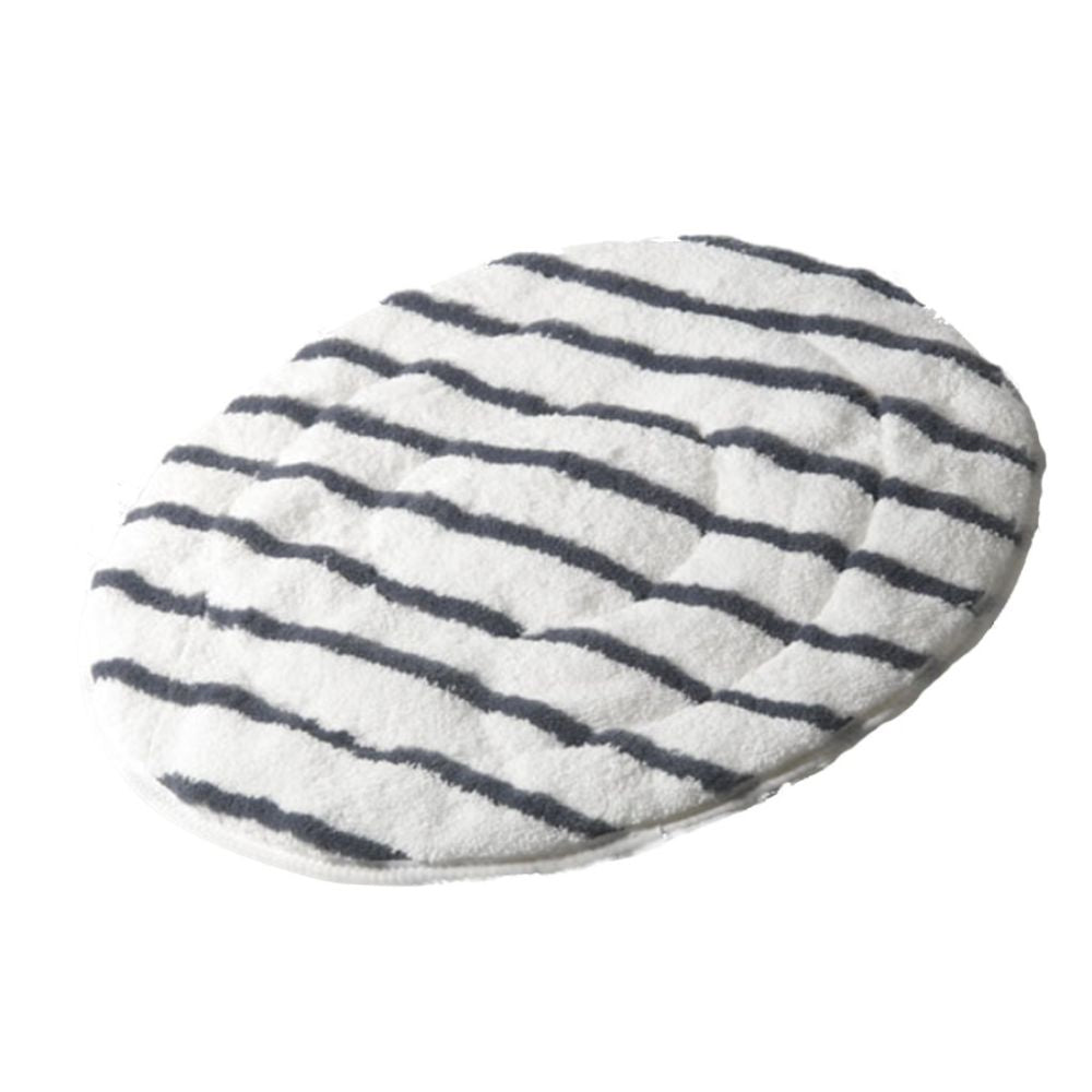 On a white background, a plush, round white mat with dark gray cross stripes is depicted, reflecting the aesthetics of the MicroActive pad for single disc machines by Vileda GmbH.
