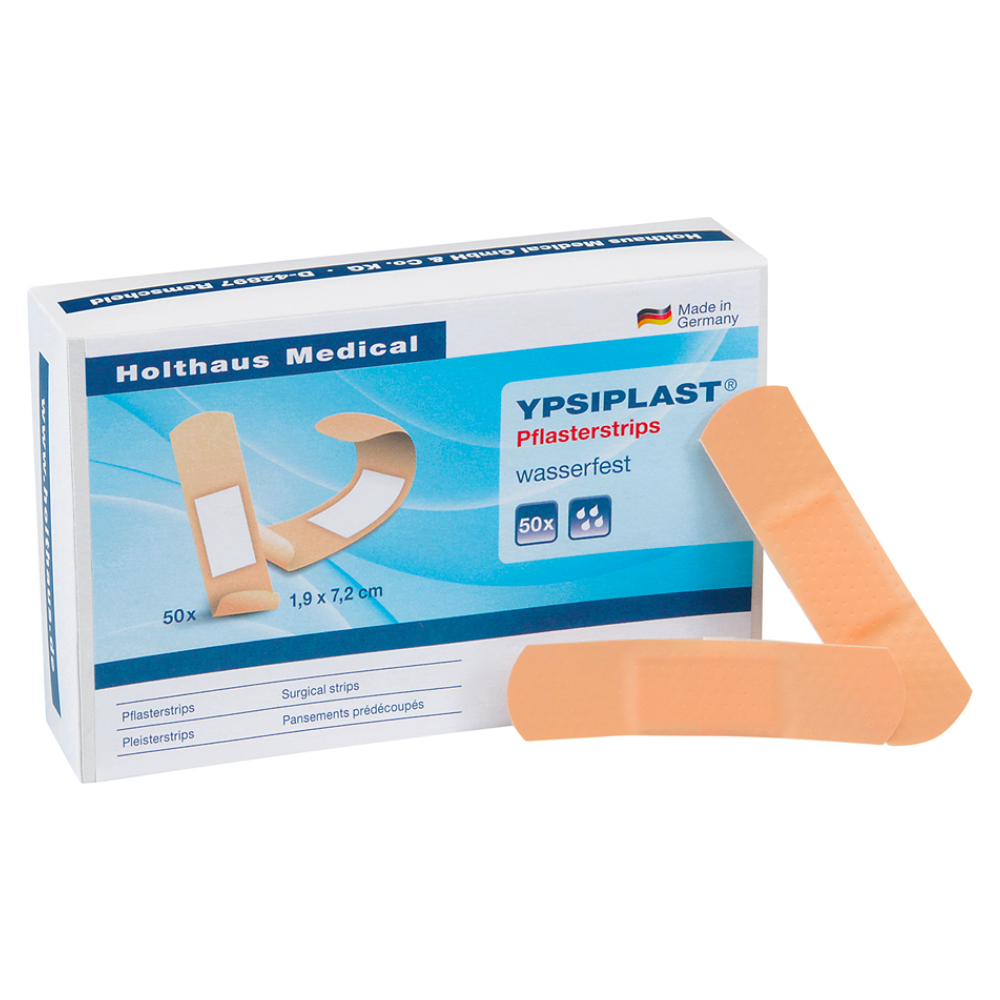 Ausgestellt ist eine Schachtel mit YPSIPLASR® Pflasterstrips, wasserabweisend, 50 Stück | Packung (1 Stück) von Holthaus Medical GmbH & Co. KG. Die überwiegend blau-weiße Schachtel, beschriftet mit Produktdetails wie „50x“ und den Maßen „1,9 x 7,2 cm“, zeigt außerdem eine Abbildung der Pflaster. Perfekt für eine effektive Wundversorgung liegen der Schachtel zwei elastische Pflaster bei.