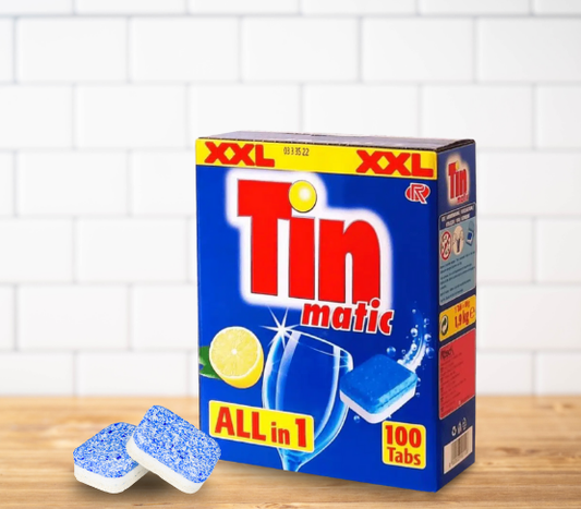 Tin matic all in 1 Spülmaschinentabs auf einem Küchentresen