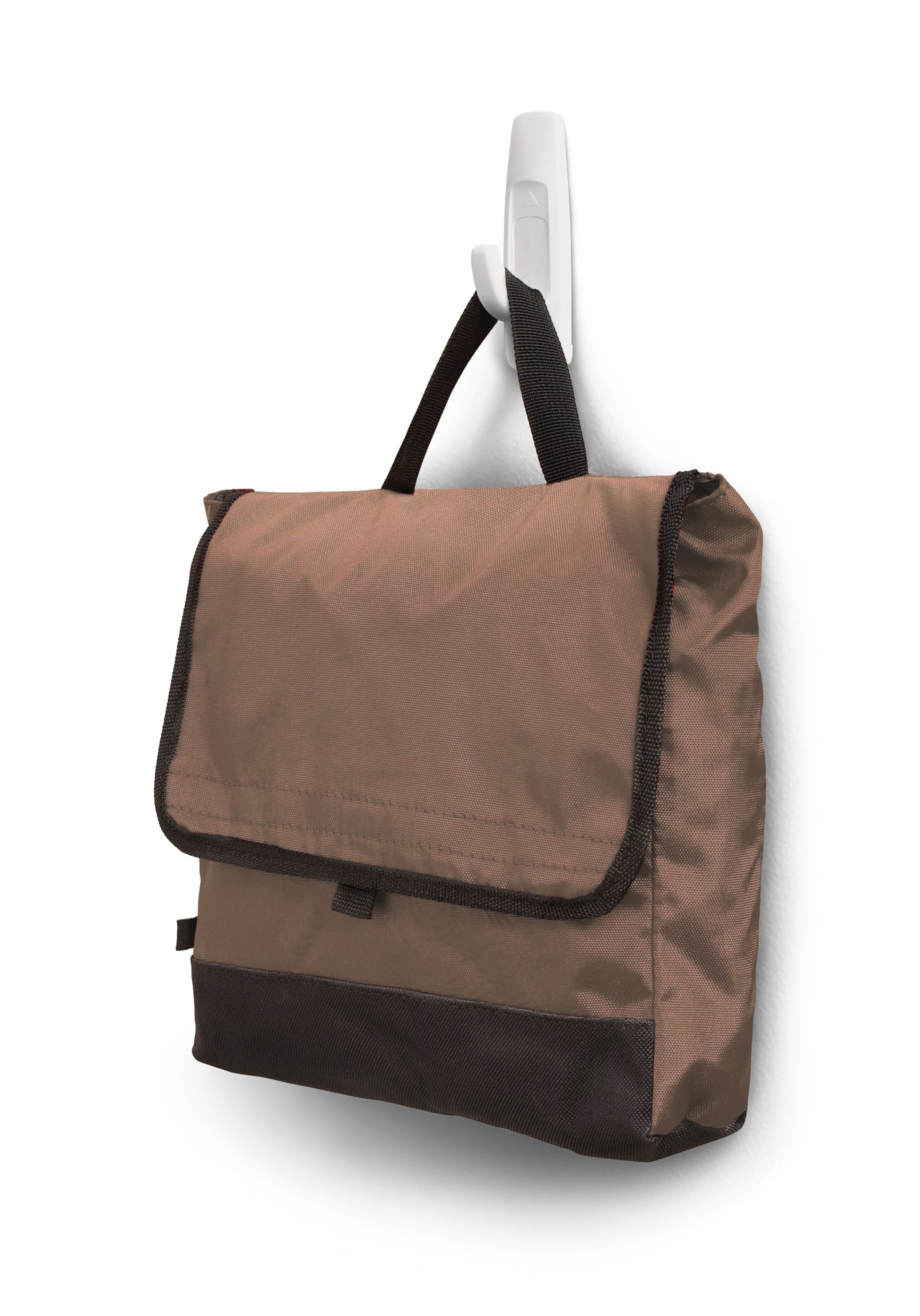 Eine braune und schwarze rechteckige Nylontasche mit einer Klappe und einem Griff hängt an einem Command™ Large Universal-Haken, 17003-FGN von 3M Deutschland GmbH, der an einer weißen Wand befestigt ist.