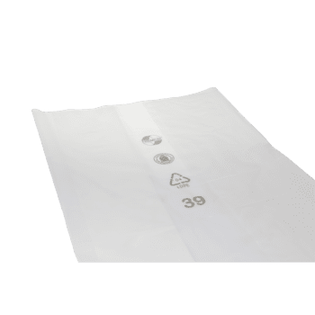 Close-up of a transparent bag DEISS 99033 by EMIL DEISS KG (GmbH + Co.) with recycling symbols, the number 39, and environmentally friendly disposal instructions on a plain, light background; Dimensions: 800+500x2200x0.09 mm, pack of 50 pieces.