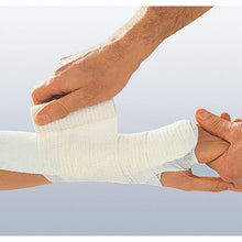 Uniflex Universal, permanently elastic universal bandage, white – in use