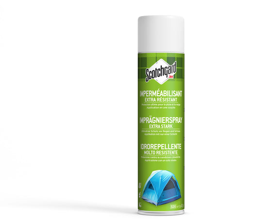 Eine 400ml Dose Scotchgard™ Imprägnierspray extra stark von 3M Deutschland GmbH, mit grünem Etikett, mehrsprachigem Text (Französisch, Deutsch, Italienisch) und blauer Zeltabbildung. Extra widerstandsfähiges Imprägnierspray. 1 Dosis pro Packung.