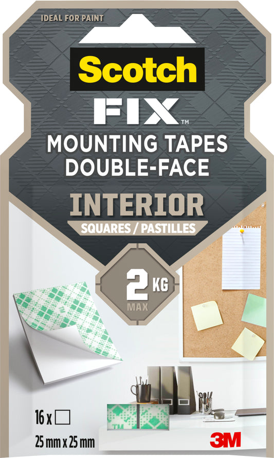 Verpackung für Scotch-FIX™ Doppelseitige Innenmontagequadrate 4496-ST16-P von 3M Deutschland GmbH: 16 doppelseitige Pads, je 25mm x 25mm, mit einer maximalen Belastung von 2 kg. Auf dem Etikett sind die Verwendungsmöglichkeiten zu Hause und im Büro angegeben.