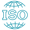 Das Bild zeigt das Logo der Internationalen Organisation für Normung (ISO). Es zeigt die Buchstaben „ISO“ in fetter, blauer Schrift, mit Linien, die den Globus andeuten, der sie umgibt.