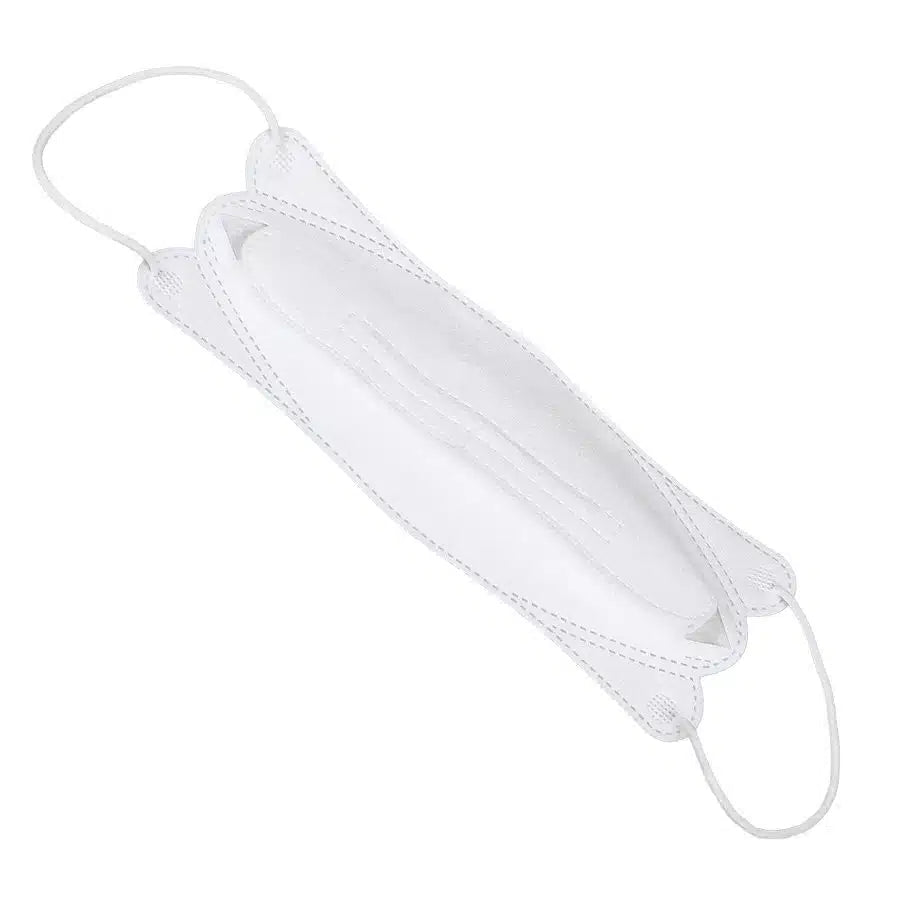 Depicted is a white, flat-folded Air Queen particle-filtering mouth-nose protection CE2163 with visible seam lines and ear loops at both ends. Against a white background, its nano-fiber filter is highlighted, emphasizing the design and structure of the mask.